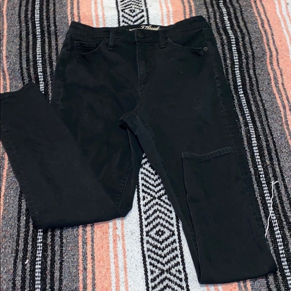 black Universal Thread jeans. Lightly worn! - Picture 2 of 2